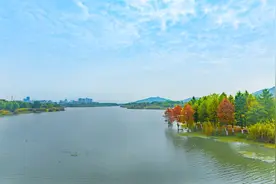 蠡湖公园坐落在无锡滨湖区蠡湖街道蠡湖，而蠡湖原名五里湖图片
