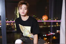 95后爱豆被曝恋情！七夕约饭靓妹遭偶遇，吃4千多还是女生付钱图片