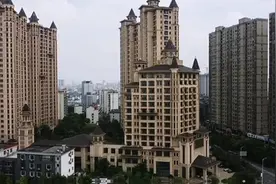 江西南昌一栋霸气的烂尾楼，曾是南昌第一豪宅，如今却无人敢接手图片