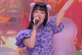 湖南小年夜春晚穿帮了，黄龄疑似假唱对口型，姚晨好几次差点笑场图片