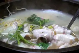 粤菜“云”聚 | 鱼汤浸生鱼片图片