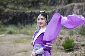 山西90后姑娘，横店当群演4年欠6万花呗，全家人劝不动，图啥？图片