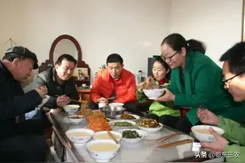 农村老人问：对一男人来说，亲叔的儿子和亲哥的儿子，哪个更亲？图片
