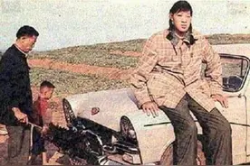 湖南女巨人，14岁时身高已超越姚明，却在18岁猝死，至今没有下葬图片