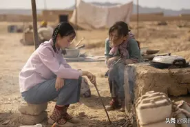 热依扎凭借《山海情》出圈，不仅被观众要求加戏，还带火了一句话图片