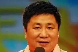 “刘大脑袋”嫁女儿，“好白菜”被猪拱了，网友：有钱就是好图片