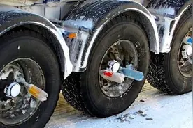 国外货车为啥把饮料瓶插轮胎上？知道原因后东北车主：太实用了图片