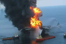 海洋石油惨重事故--墨西哥湾“深水地平线号”钻井平台沉没与漏油图片
