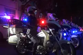 我为群众办实事 | 警灯闪烁护平安，郑州市公安局登封市局开展夜间巡逻活动图片