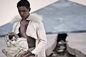 不寒而栗！ 印尼富二代用人类脊骨做手提包图片