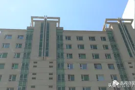 居民楼顶建基站，拆还是留？业主们自己“内讧”了...图片