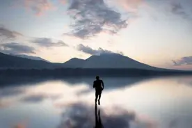 这一届年轻人，二十五而立图片