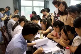 河南特岗教师扩招1.8万人，期满就能入编，网友却说“留不住人”图片