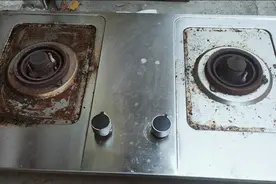 煤气灶一点着火松手就灭的故障维修方法，一分钟教会你修好图片