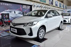 油耗4.9L，日系合资机器耐用，还是个低价三厢车，带你看丰田威驰图片