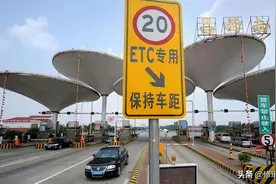 高速人工通道排长队，ETC车道却空空如也，大家都学聪明了？图片