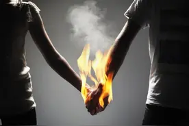 男女互撕，值得深思图片