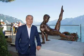 体操王子李宁在香港的豪宅，妻子甘当贤内助，家务都做得井井有条图片