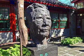 战火纷飞中的乱世情：赵清阁终身未婚，老舍以死为婚外情买单图片