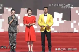 央视八一晚会主持人：蓝羽杜江美女帅哥养眼，卫晨霞低调不站C位图片