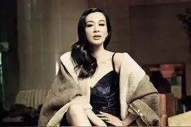 钟丽缇和老公秀双人瑜伽，50岁身材窈窕迷人，不愧是“不老女神”图片