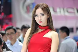 小说：骑车小伙被殡葬店老板关注，瞬间懵了，打电话报警求帮助图片