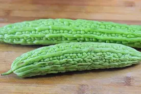 苦瓜最近火了，吃了30年，这做法第一次见，比吃肉还香图片