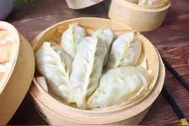 不用发面也能做出鲜香味美的大包子，薄皮大馅，一出锅就被抢光了图片