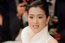事实证明，巩俐陪法国总统访华，已经走上另一条大道图片