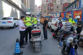 【全国文明城市整改攻坚进行时】治理花果园片区骑手的违法行为，管理部门祭出“警企共治”妙招→图片