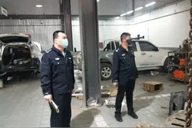 太原市公安局综改示范区分局治安管理大队对辖区机修业进行检查图片