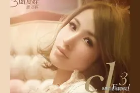 42岁的萧亚轩，被曝与小16岁男友复合，姐的快乐你不懂图片