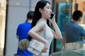 穿了透风的裙子，偏偏还要在裙子旁"剪"一大口子，这么不耐热吗？图片