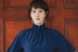 “金三顺”大变样，短发衬衫演绎高雅丽人范，看着比年轻时漂亮图片