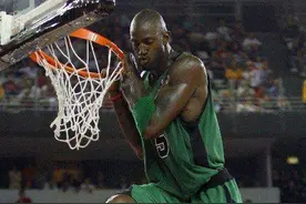 摸到篮板上沿到底有多难？看完这几张图片你就知道了图片