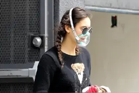 妮娜·杜波夫现身街头，美妮做好了全套防护，口罩和手套一样不少图片