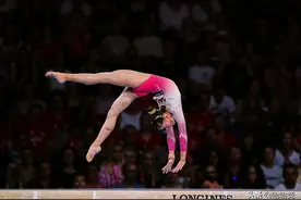 世锦赛平衡木日本选手夺冠，罗蕊掉木获第五名，申诉未果反被扣分图片