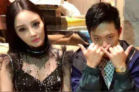 啥情况 李小璐PGone跳同支舞 配爱心秀恩爱图片