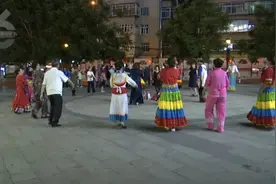 王旗营“高音喇叭战”丨大爷放“鬼哭狼嚎”神曲对决广场舞大妈图片