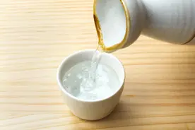 一杯白酒等于几瓶啤酒？怎么比才公平？教你科学计算，别吃亏了图片