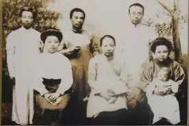 周作人：与鲁迅决裂沦为变节者，22年拒不认罪，晚年拿不到户口图片