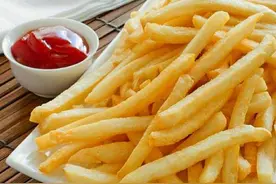 炸薯条，切好直接炸是大错！多做这2步，酥脆不油腻，放凉不变软图片