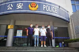 股票大师”开直播，股民无辜被“宰割”图片