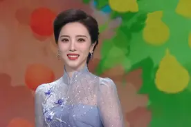 李思思：19岁进央视实习！主持春晚9年，却被造谣嫁60 岁富商？图片