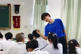 班主任太帅，引发家长恐慌，看了照片后，众人直呼：这谁招架得住图片