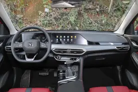 体验新款逸动PLUS 1.4T 尊贵型，实力不俗，性价比高图片