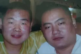 岳云鹏如今大红大紫，为5位姐姐都买了房，为何弟弟还生活在农村图片