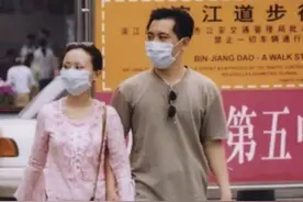 2003年天津街头的口罩图片