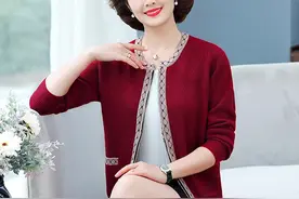 9月新款来了爱美的70后妈妈穿这几款“暖风衫”遮肉显瘦又嫩龄图片