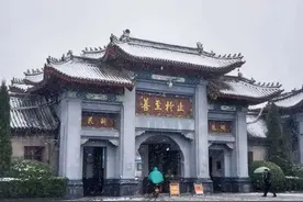 坐落河南，中国最美之一，这所双一流大学火了！坐拥宫殿式建筑！图片